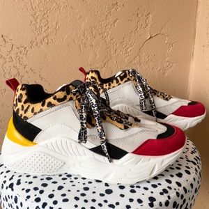 • sold • NWOT Steve Madden / Antonia Sneakers